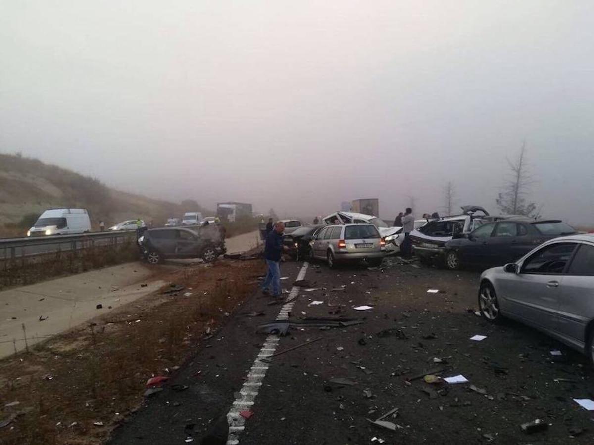 Imágenes de una colisión múltiple que ha tenido lugar la mañana del 19 de octubre, a la altura de la localidad cacereña de Galisteo.