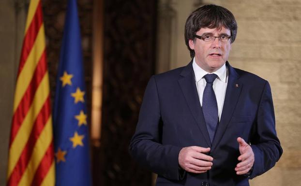 Puigdemont da un discurso. 