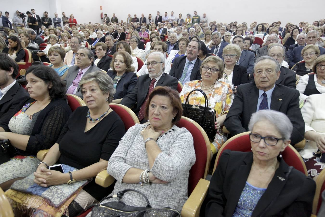 La Universidad de los Mayores de Extremadura (UMEx) ha abierto de forma oficial el curso académico 2017/2018 en el que cuenta con 2.100 alumnos matriculados en sus siete sedes donde imparten clases unos 150 docentes que cooperan en este proyecto formativo