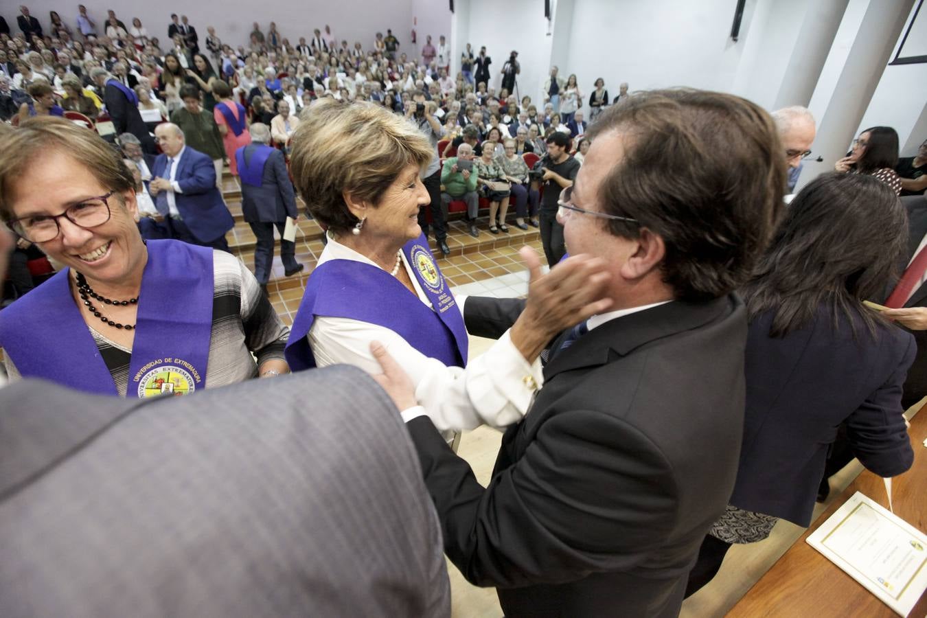 La Universidad de los Mayores de Extremadura (UMEx) ha abierto de forma oficial el curso académico 2017/2018 en el que cuenta con 2.100 alumnos matriculados en sus siete sedes donde imparten clases unos 150 docentes que cooperan en este proyecto formativo