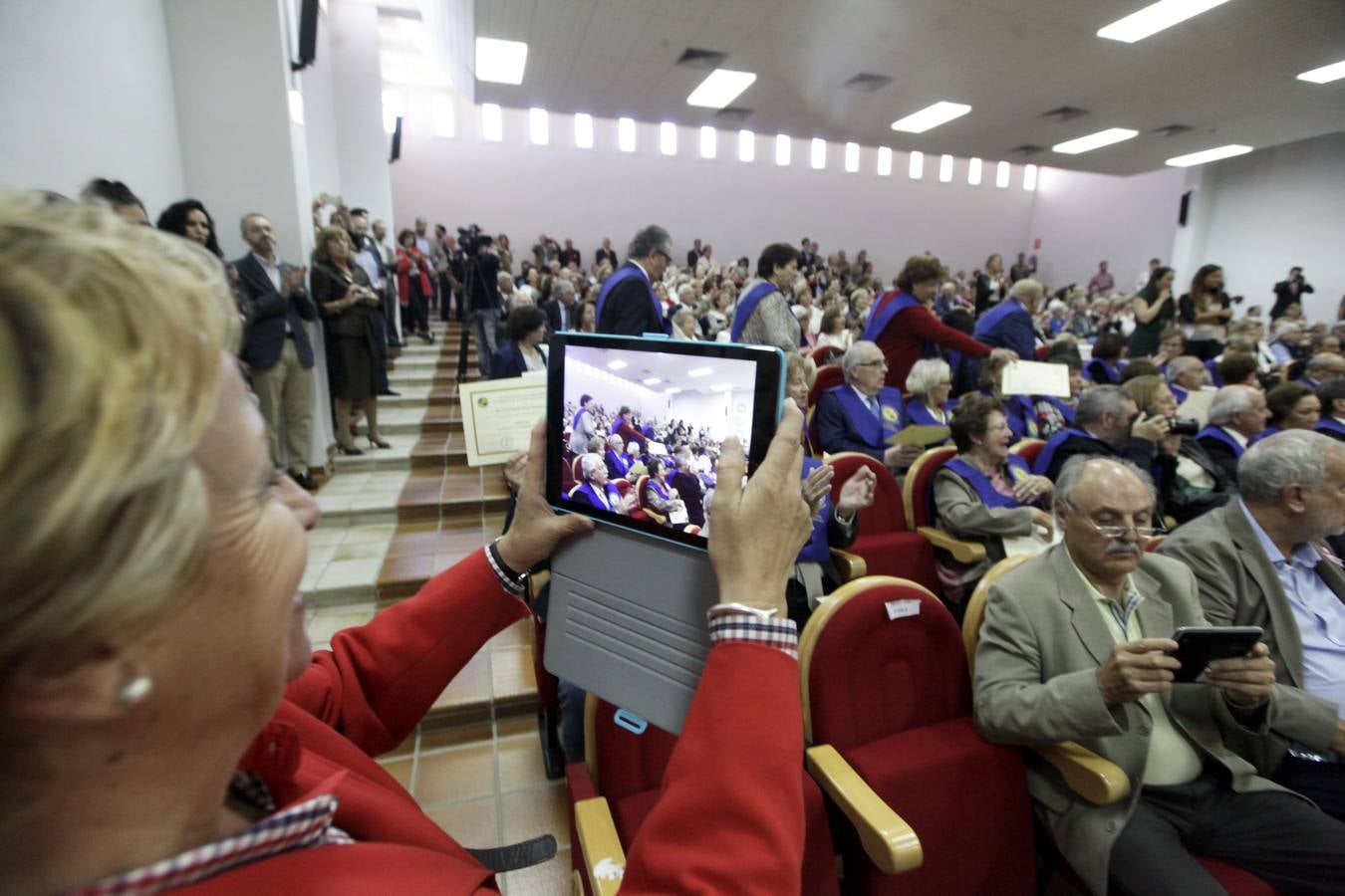 La Universidad de los Mayores de Extremadura (UMEx) ha abierto de forma oficial el curso académico 2017/2018 en el que cuenta con 2.100 alumnos matriculados en sus siete sedes donde imparten clases unos 150 docentes que cooperan en este proyecto formativo