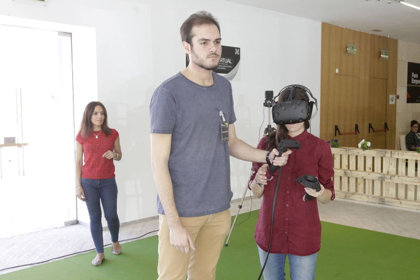 Un millar de empresarios se han inscrito para participar en una nueva edición de Foro Emprende, que se celebra este jueves en el Palacio de Congresos de Cáceres, como un encuentro que ofrece la oportunidad a los emprendedores regionales de recibir asesoramiento, formación, intercambio de experiencias y hacer negocios.