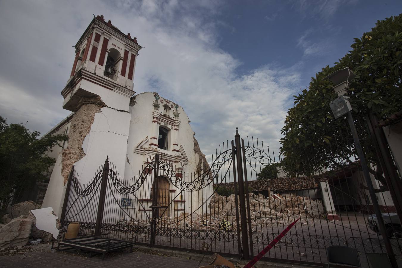 El estado de Oaxaca (México) está inmerso en un proceso de restauración de las iglesias y otros bienes históricos y culturales dañados por los sismos de septiembre, con lo que se pretende ayudar a recuperar parte de la "identidad" de los pueblos damnificados