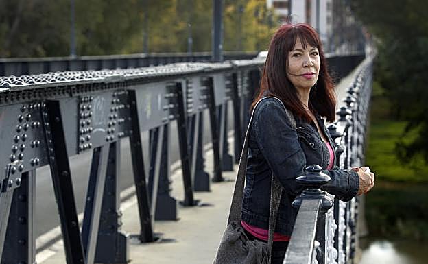 María Jimena Duzán, en un puente de Logroño, donde participó en las jornadas organizadas por Futuro en Español.