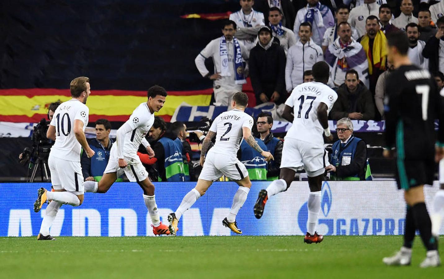 Los dos mejores equipos del Grupo H pelearon por la primera plaza del grupo en Wembley, que vibró y elevó los decibelios durante algunos momentos como el 1-0 de Delle Alli.