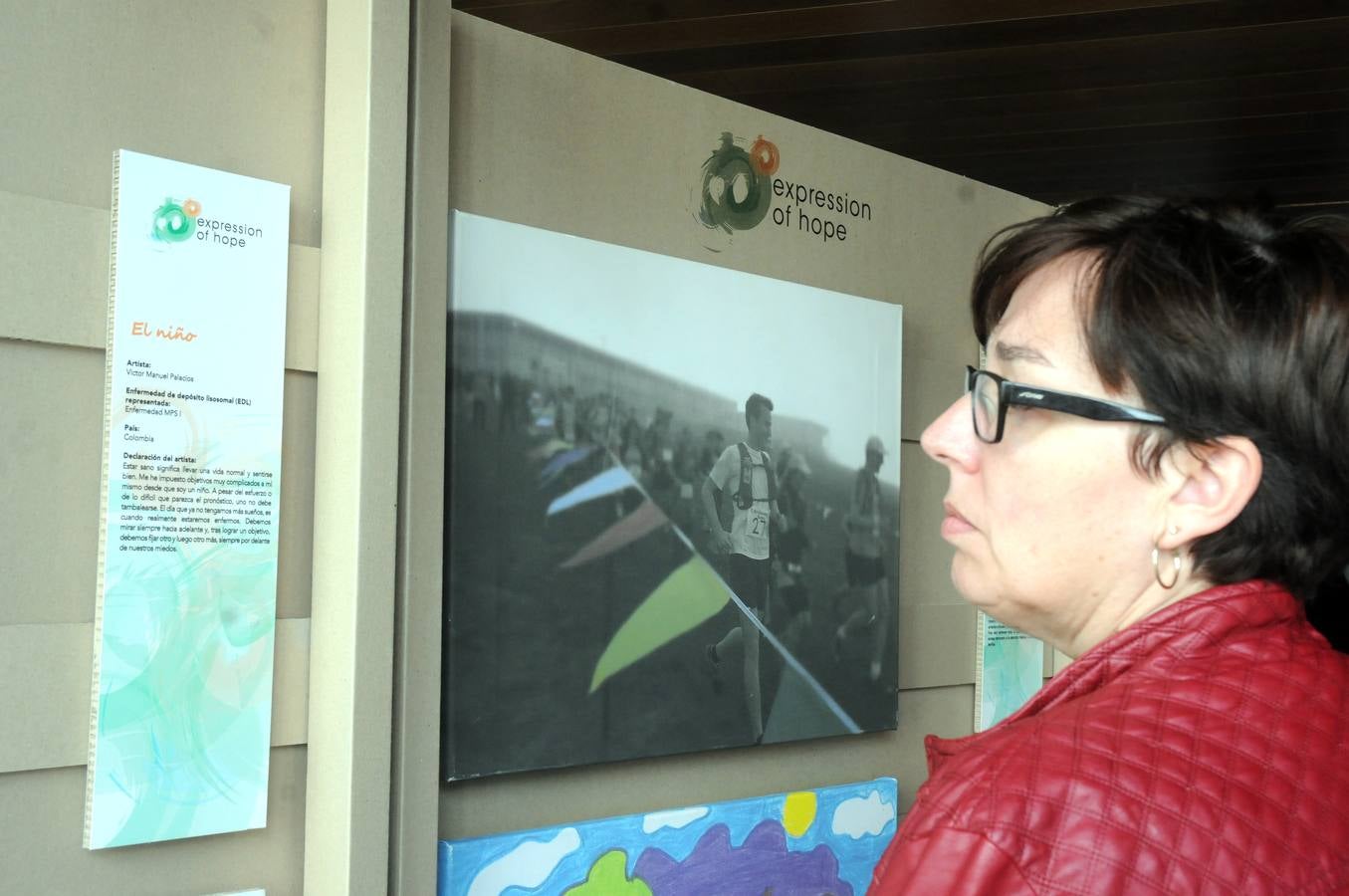 Las obras de la exposición "Expression of hope"(expresión de esperanza) han sido creadas por pacientes de enfermedades raras con el fin de conncienciar y sensibilizar a la sociedad de estas patologias. Las obras se presentan en cuadros, pinturas y dibujos en el salón de Pasos Perdidos de la Asamblea de Extremadura.