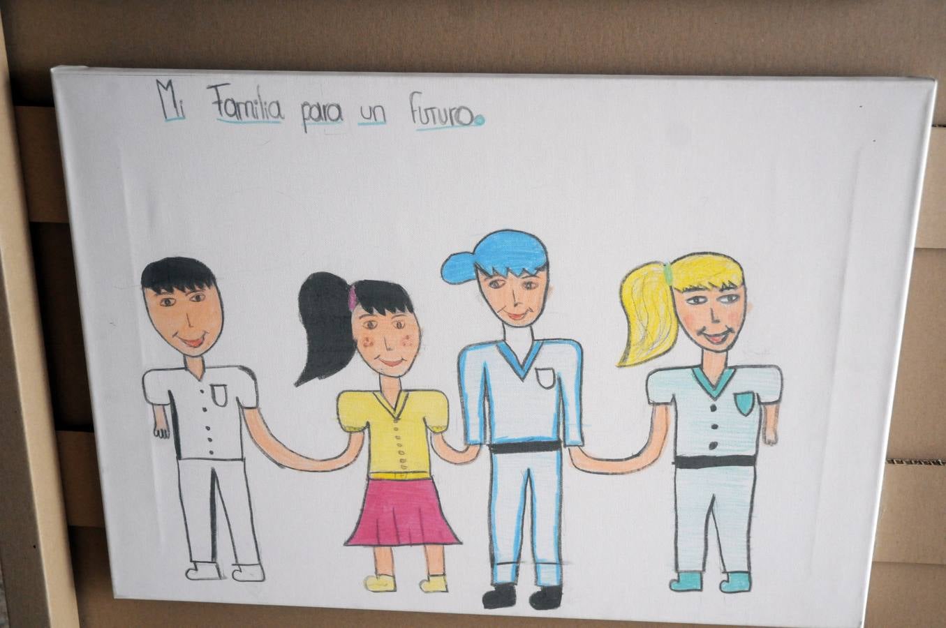 Las obras de la exposición "Expression of hope"(expresión de esperanza) han sido creadas por pacientes de enfermedades raras con el fin de conncienciar y sensibilizar a la sociedad de estas patologias. Las obras se presentan en cuadros, pinturas y dibujos en el salón de Pasos Perdidos de la Asamblea de Extremadura.