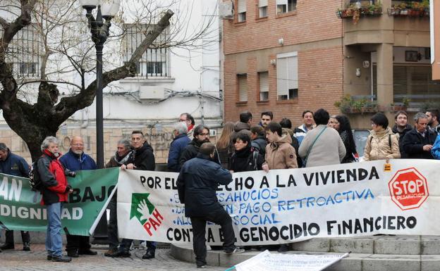 Manifestación de la plataforma ‘Stop desahucios’, el pasado mes de enero en Mérida. 