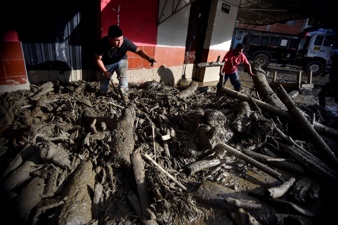 El desbordamiento del río La Paila en el municipio de Corinto, departamento del Cauca (Colombia) ha dejado cuatro muertos, entre ellos un bebé.