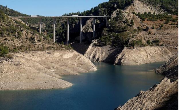 Embalse de Contreras, entre Valencia y Cuenca, afectado por la sequía.