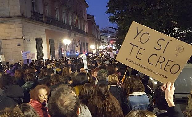 «Yo sí te creo», Madrid grita contra la «justicia patriarcal» en apoyo a la víctima de 'La manada'