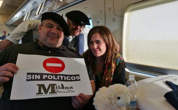 Miembros de Milana bonita, en el viaje de regreso de Madrid:: 