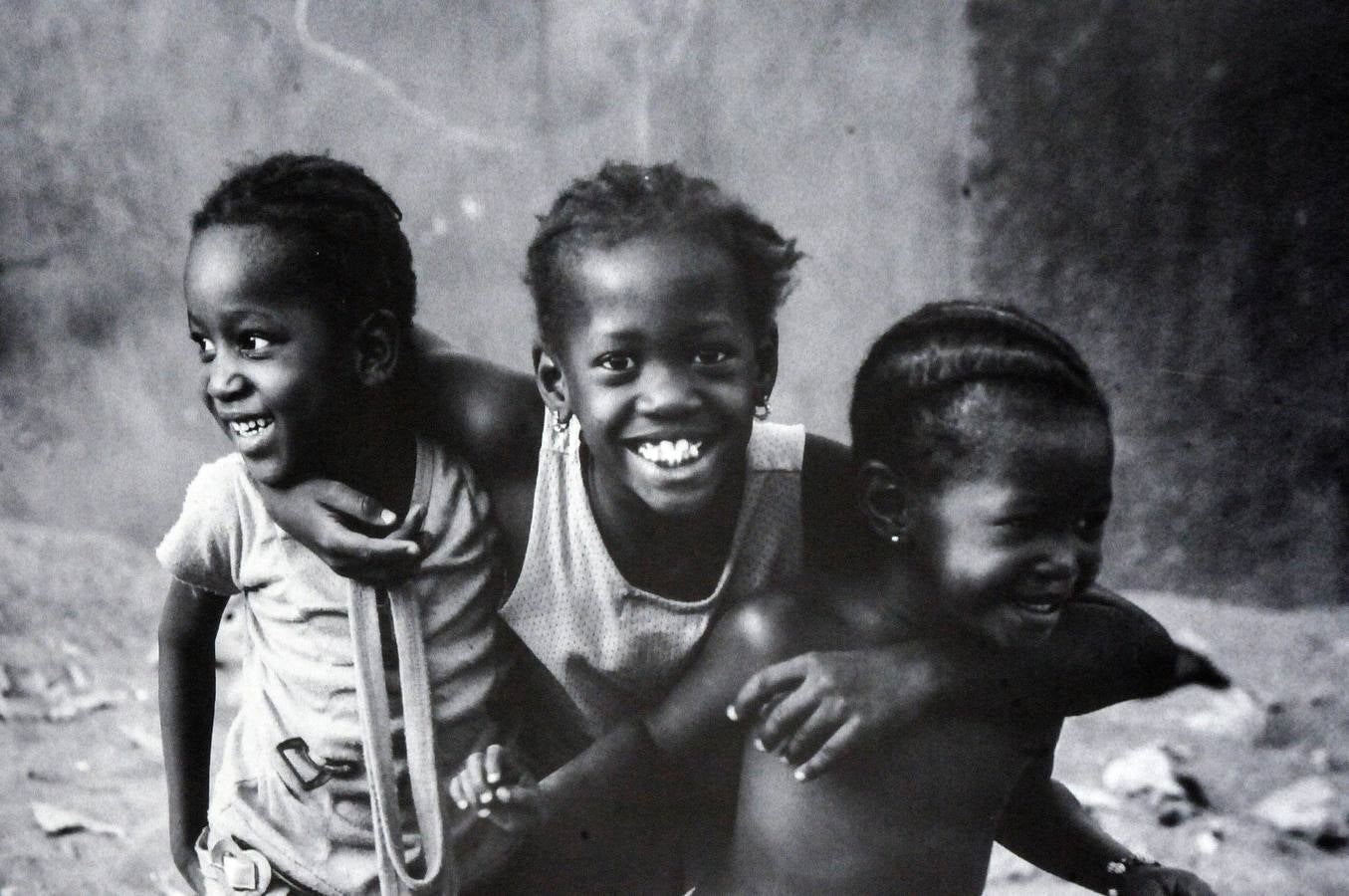 Esta exposición abrió los actos de la Asamblea de Extremadura dedicados al Día Internacional contra la Violencia de Género. La muestra fotográfica de Jesús López Santana, "África con rostro de mujer", permanecerá en Mérida hasta el 30 de noviembre y llegará después a Badajoz y Cáceres. Está organizada por el Secretariado de Actividades Culturales de la Universidad de Extremadura. 