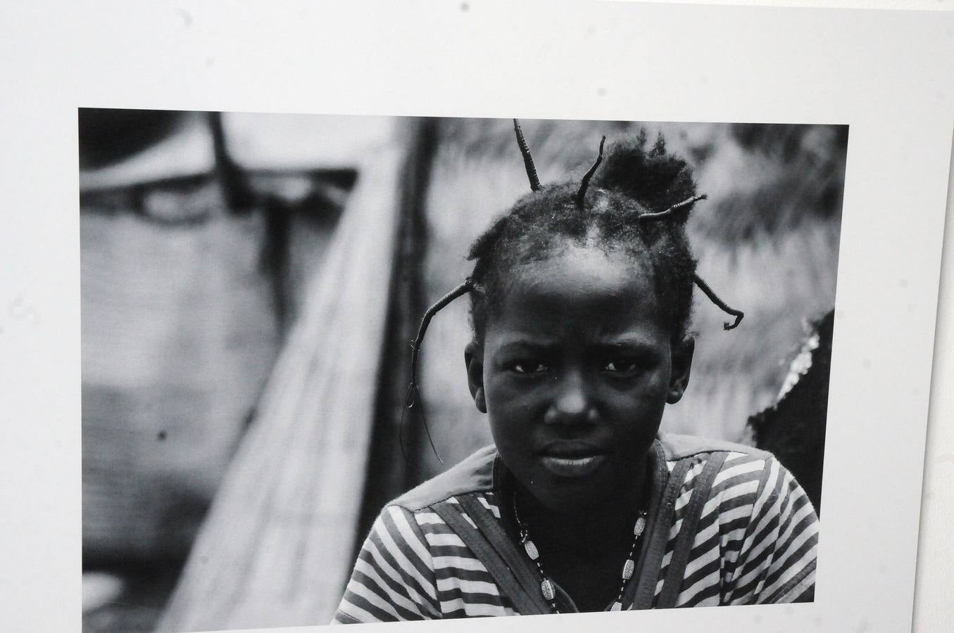 Esta exposición abrió los actos de la Asamblea de Extremadura dedicados al Día Internacional contra la Violencia de Género. La muestra fotográfica de Jesús López Santana, "África con rostro de mujer", permanecerá en Mérida hasta el 30 de noviembre y llegará después a Badajoz y Cáceres. Está organizada por el Secretariado de Actividades Culturales de la Universidad de Extremadura. 