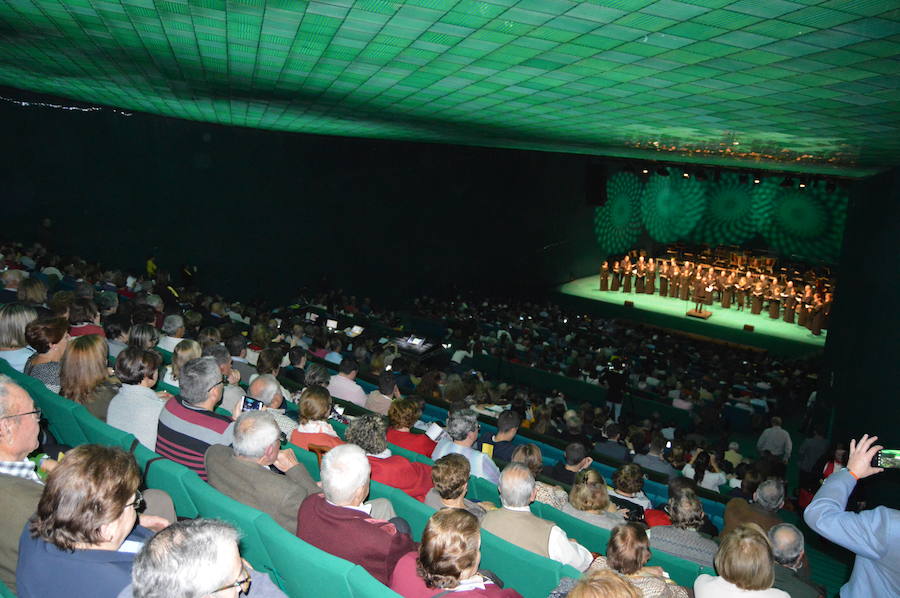 Este edificio tuvo ayer su puesta de largo, tras 10 años de gestación, con un doble concierto