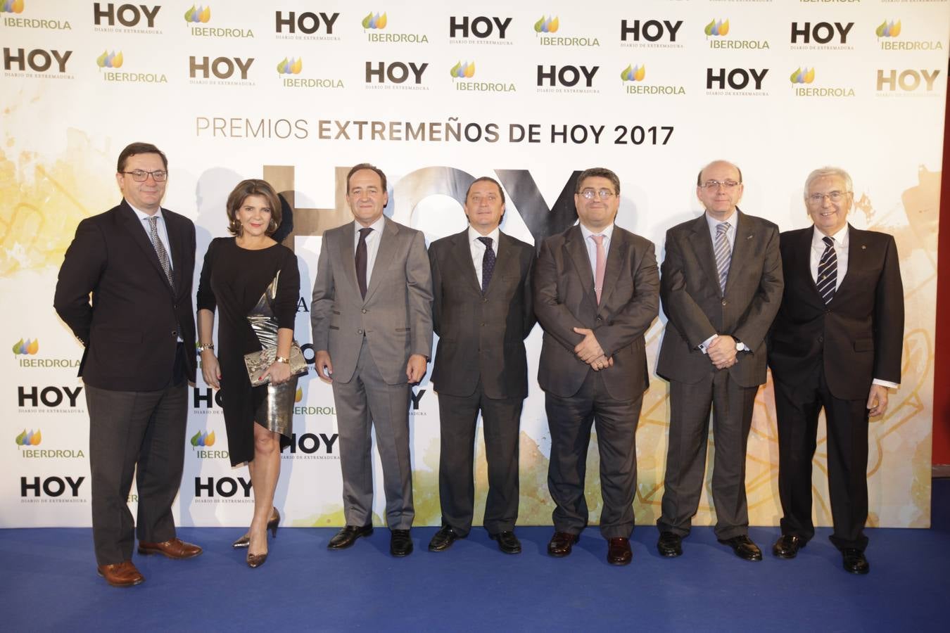 Los invitados que asistieron a la gala de Extremeños de HOY, posaron en el photocall 