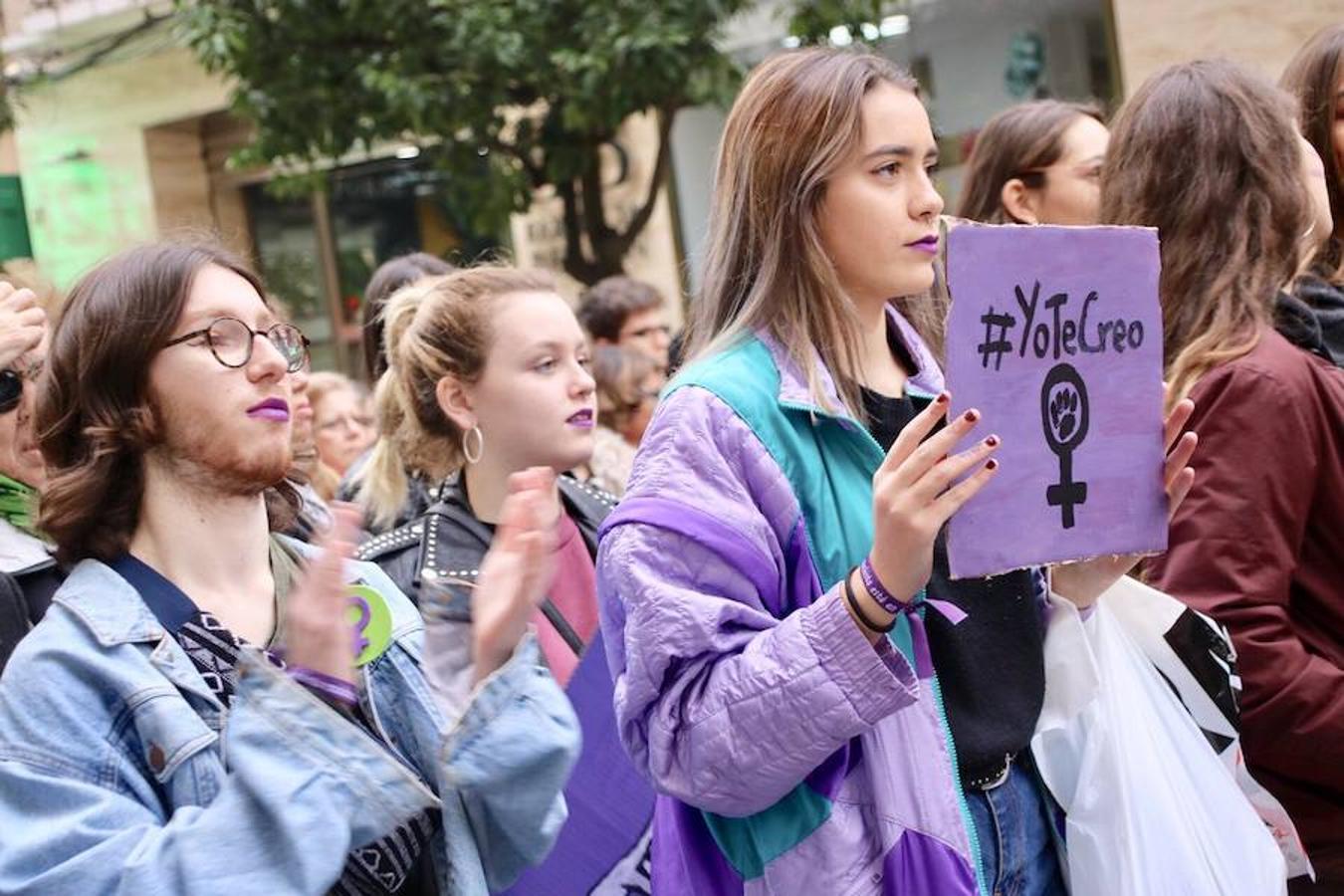 La marcha celebrada en Badajoz contra la violencia de género, en imágenes