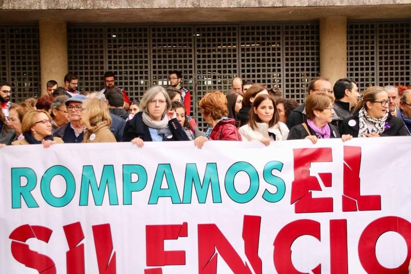 La marcha celebrada en Badajoz contra la violencia de género, en imágenes