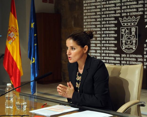 La portavoz de la Junta de Extremadura, Isabel Gil Rosiña. :: BRÍGIDO
