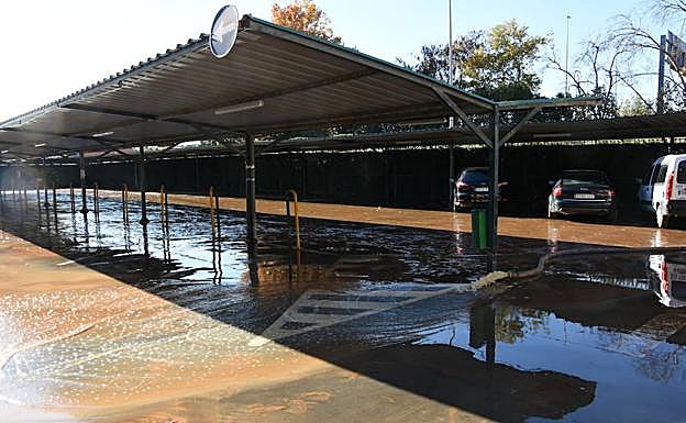 El parking del hotel, inundado.
