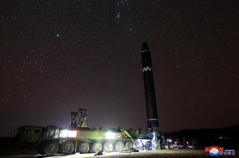 Imagen secundaria 1 - Corea del Norte presume de su último misil