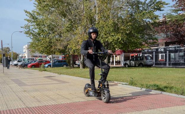 Este patín cuesta 800 euros y consume entre 15 y 20 euros por cada mil kilómetros