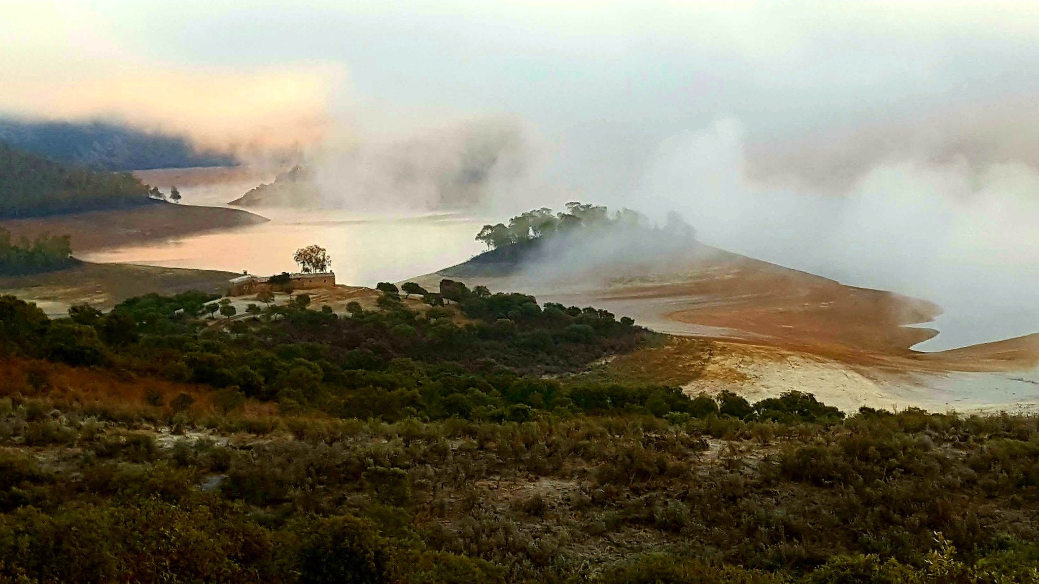 La masa de frío polar trae a Extremadura temperaturas bajo cero grados y bancos de niebla