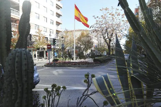 Recreación. La enseña irá en la zona de Virgen de la Montaña y Cánovas. :: Montaje de armando méndez