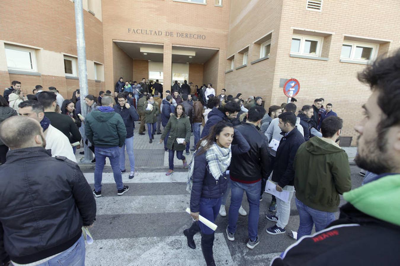 La facultad de Derecho acogió los exámenes al CNP con 600 opositores convocados