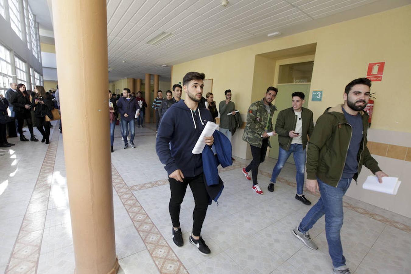 La facultad de Derecho acogió los exámenes al CNP con 600 opositores convocados