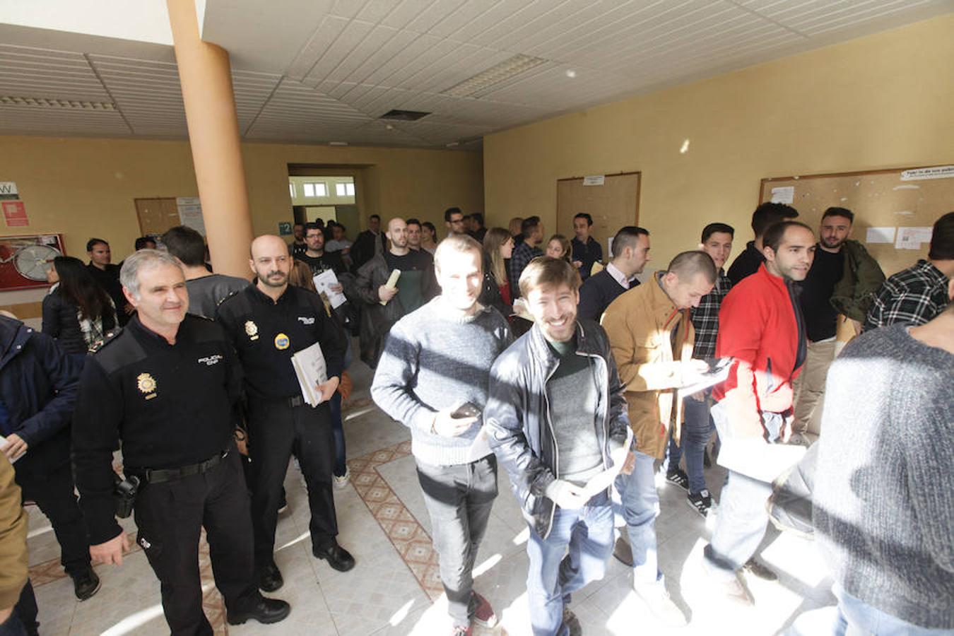 La facultad de Derecho acogió los exámenes al CNP con 600 opositores convocados