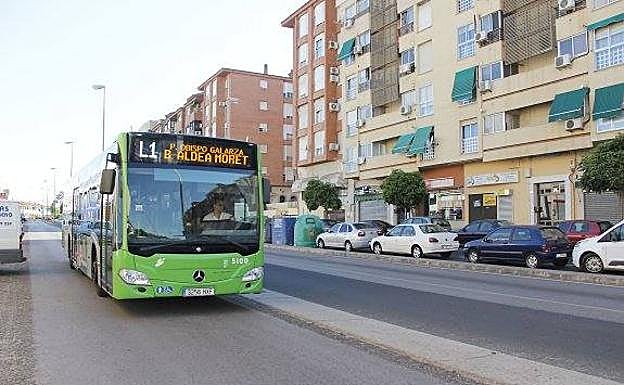 Cáceres inicia la elaboración de un plan para mejorar la vida de los residentes de Aldea Moret