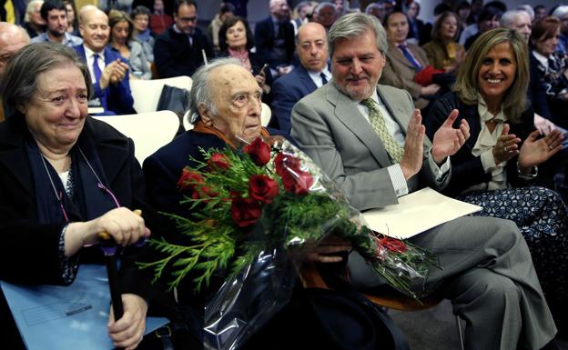 Sánchez Ferlosio (c), junto a Méndez de Vigo (d.).