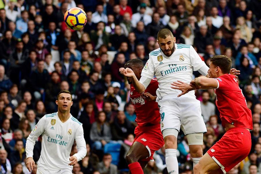 El Real Madrid golea al Sevilla por 5-0 en la primera parte del duelo correspondiente a la jornada 15. Nacho abrió la lata y Cristiano marcó un doblete. Kroos se sumó a la fiesta con un derechazo y Achraf anotó tras una carrera por banda derecha.