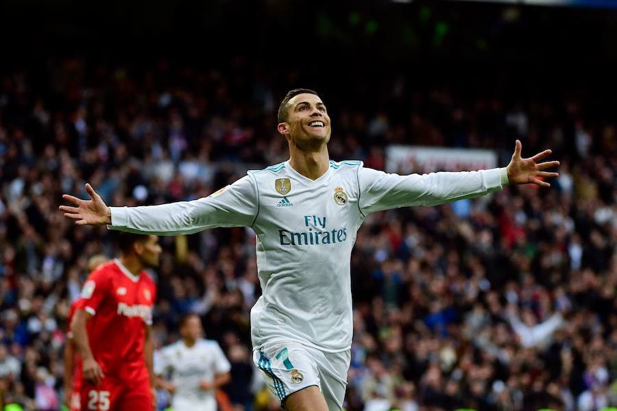 El Real Madrid golea al Sevilla por 5-0 en la primera parte del duelo correspondiente a la jornada 15. Nacho abrió la lata y Cristiano marcó un doblete. Kroos se sumó a la fiesta con un derechazo y Achraf anotó tras una carrera por banda derecha.