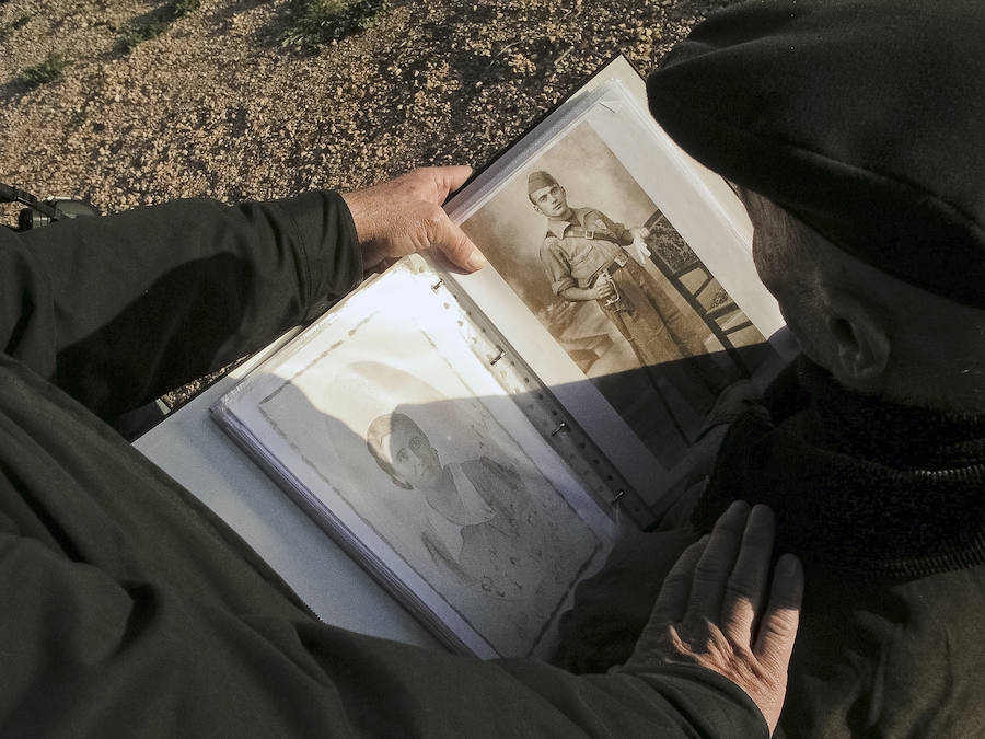 El último viaje de Francisco a su pueblo fue un reencuentro doble con su memoria. La de sus amigos asesinados y la de aquellos que, como él, seguían vivos. 