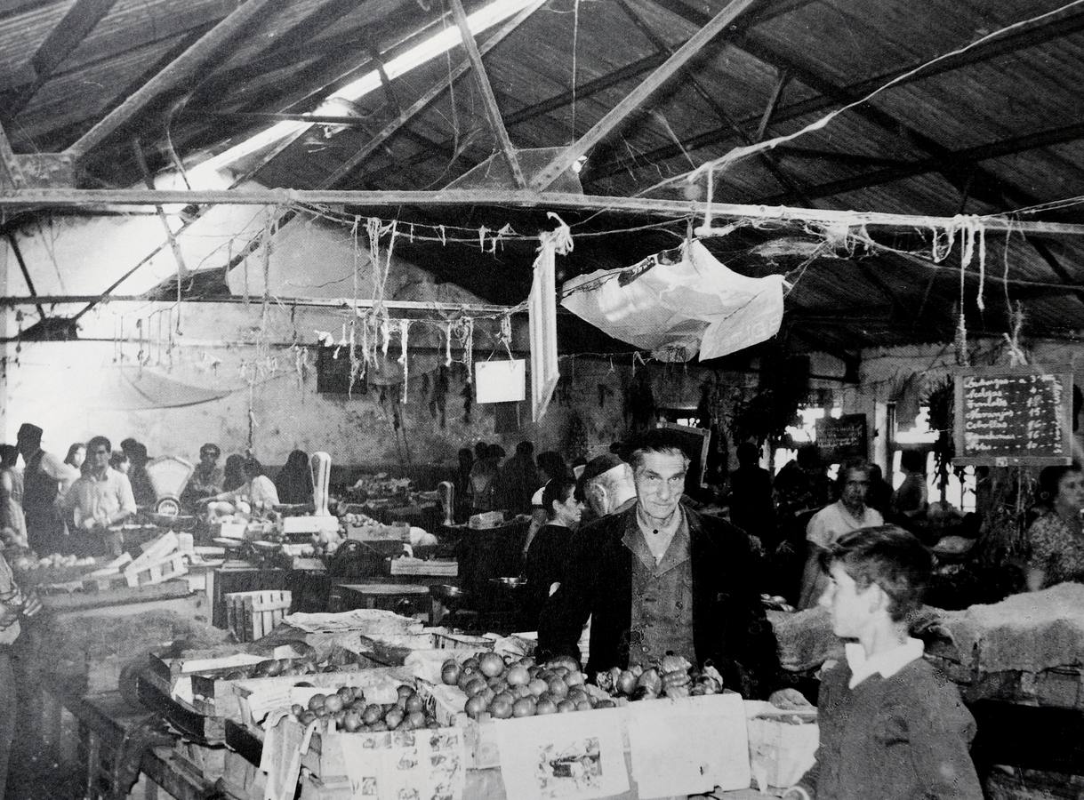 9-Planta superior del mercado de abastos del Foro de los Balbos antes de desaparecer en 1970. (Múñez)