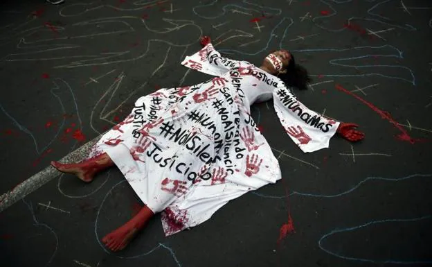 Acción artística contra la violencia en México.