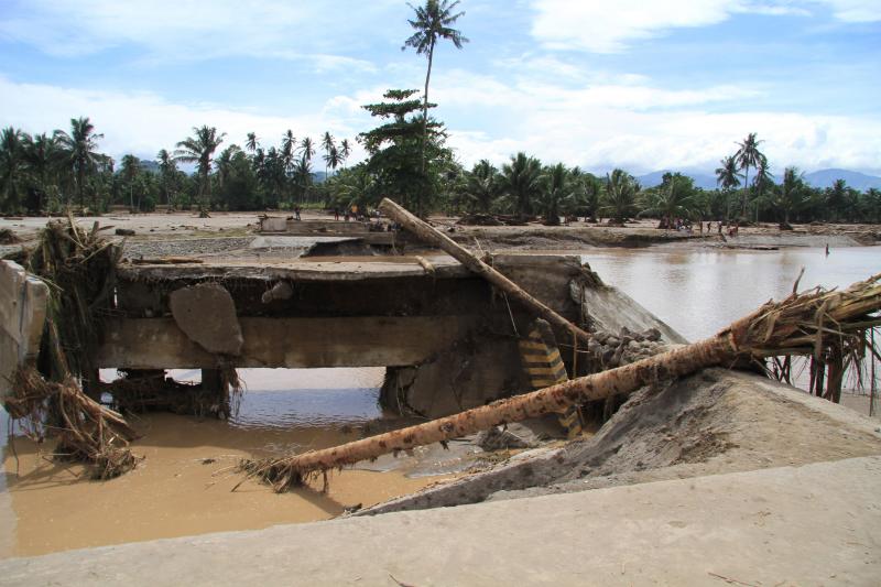 La Policía, que ha alertado de la presencia de peligrosos aludes de lodo, ha señalado que la mayoría de las víctimas mortales han sido registradas en la isla de Mindanao