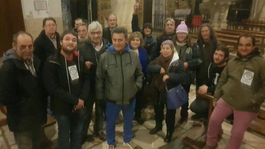 Miembros de Campamentos Dignidad se encierran en la sede de la PAH de Olivenza