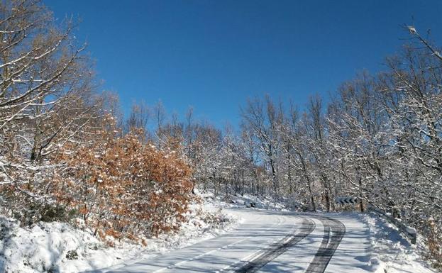 Carretera cubierta de nieve en Piornal:. AYUNTAMIENTO DE PIORNAL