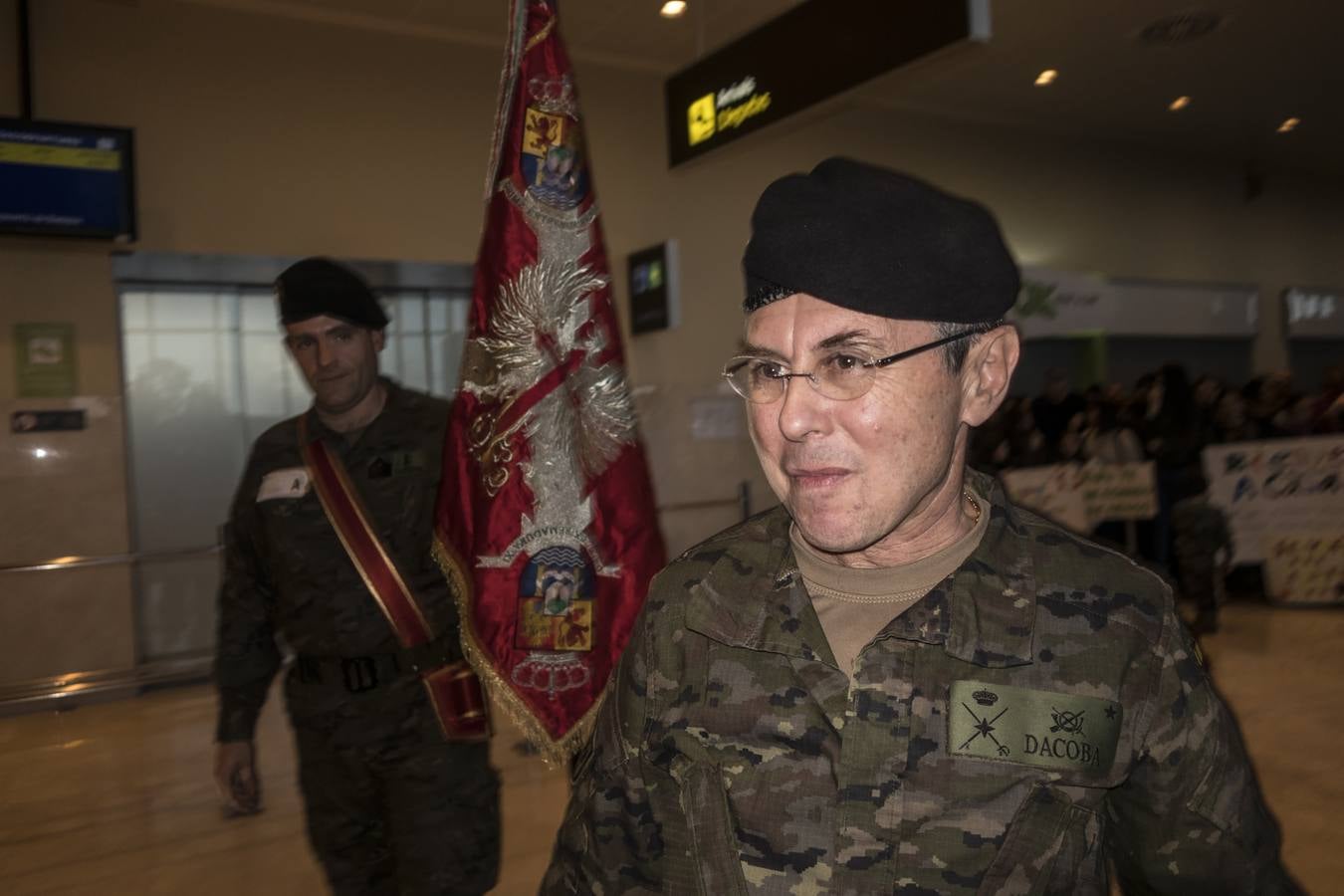 Los primeros militares de la Brigada Extremadura regresan de Letonia el mismo día que se despide el general jefe Francisco Dacoba 