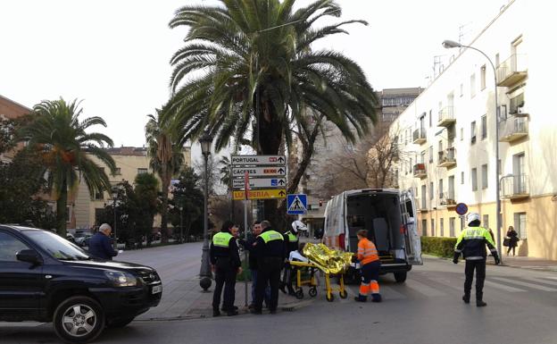 Una mujer es atropellada en un paso de peatones de la avenida de Colón