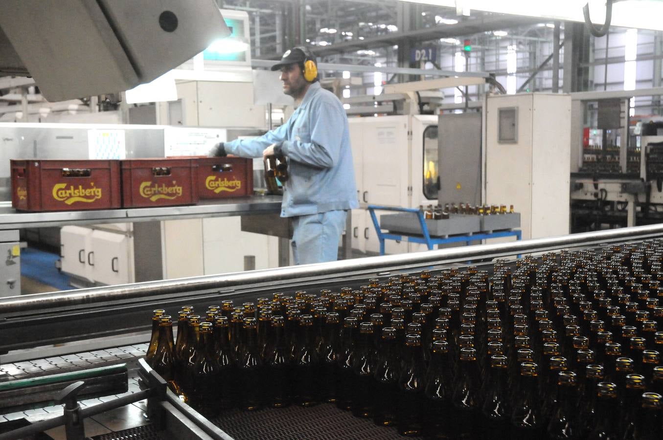 La empresa de vidrios Barbosa&Almeida asentada en Extremadura, más concretamente en Villafranca de los Barros, desea seguir creciendo. La fábrica que trabaja 24 horas al día, los 365 días al año, produce 3 millones de botellas al día