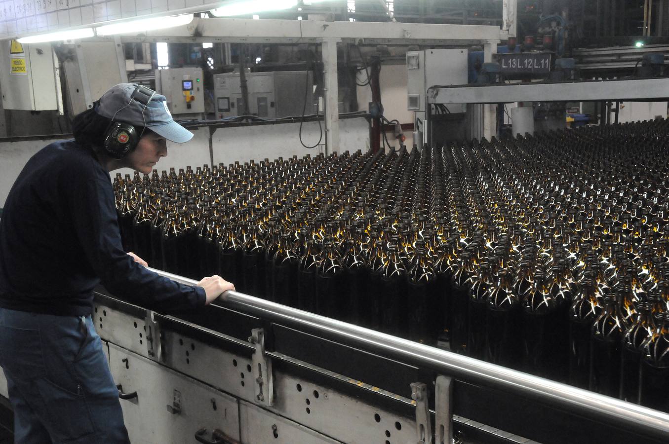 La empresa de vidrios Barbosa&Almeida asentada en Extremadura, más concretamente en Villafranca de los Barros, desea seguir creciendo. La fábrica que trabaja 24 horas al día, los 365 días al año, produce 3 millones de botellas al día