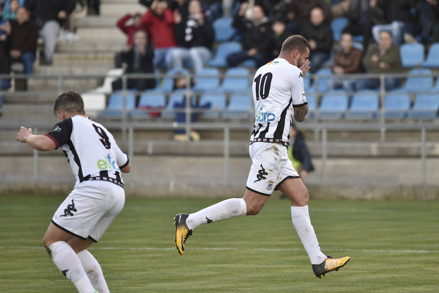 Guzmán, Álex Rubio y Fran Morante muestran el camino de la salvación ante el Écija