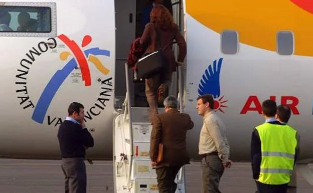 Pasajeros subiendo a un vuelo de Air Nostrum en el aeropuerto de Badajoz