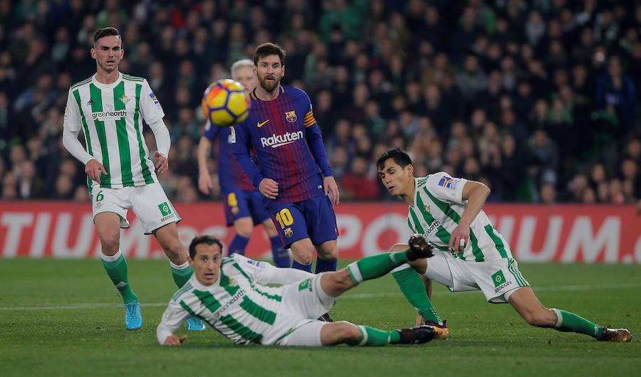 El conjunto de Valverde se llevó la victoria en el Benito Villamarín por 0-5, con un doblete de Messi, otro de Luis Suárez y un tanto de Rakitic.
