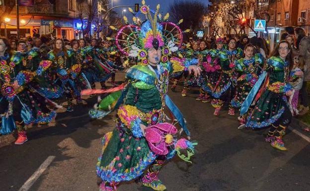 Desfile de comparsas en la avenida Carolina Coronado de San Fernando:: HOY