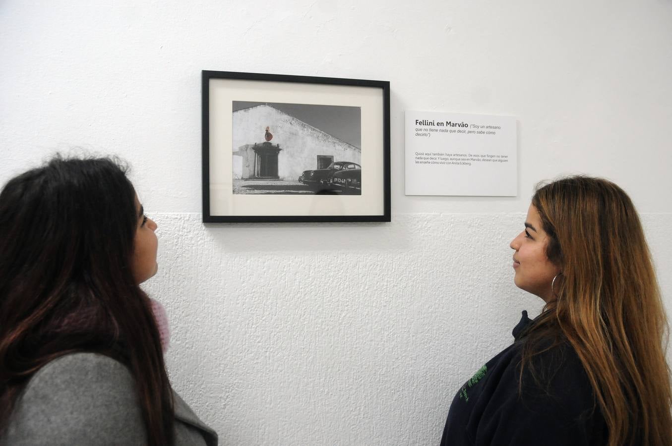lL periodista Teresa Chaparro Yedro y el escritor Jaime Covarsí Carbonero presentan “Phantasmata”. Nos ofrece una construcción particular entre imagen y discurso. La fotografía se constituye en materia para el texto y se ofrece como una oportunidad ilimitada para la palabra. La exposición se puede visitar en La Escuela de Arte y Superior de Diseño de Mérida ESAD hasta ell 31 de enero